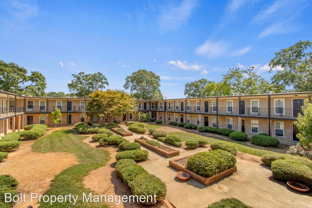 2413 Wade Hampton Blvd 864-244-0899 - Photo 6
