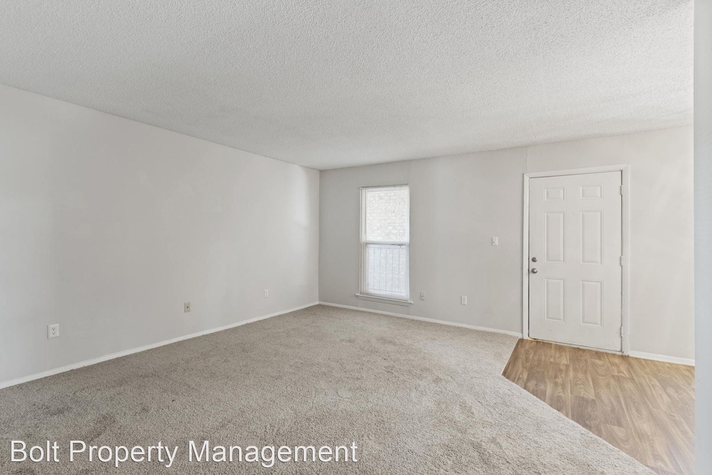 2413 Wade Hampton Blvd 864-244-0899 - Photo 3