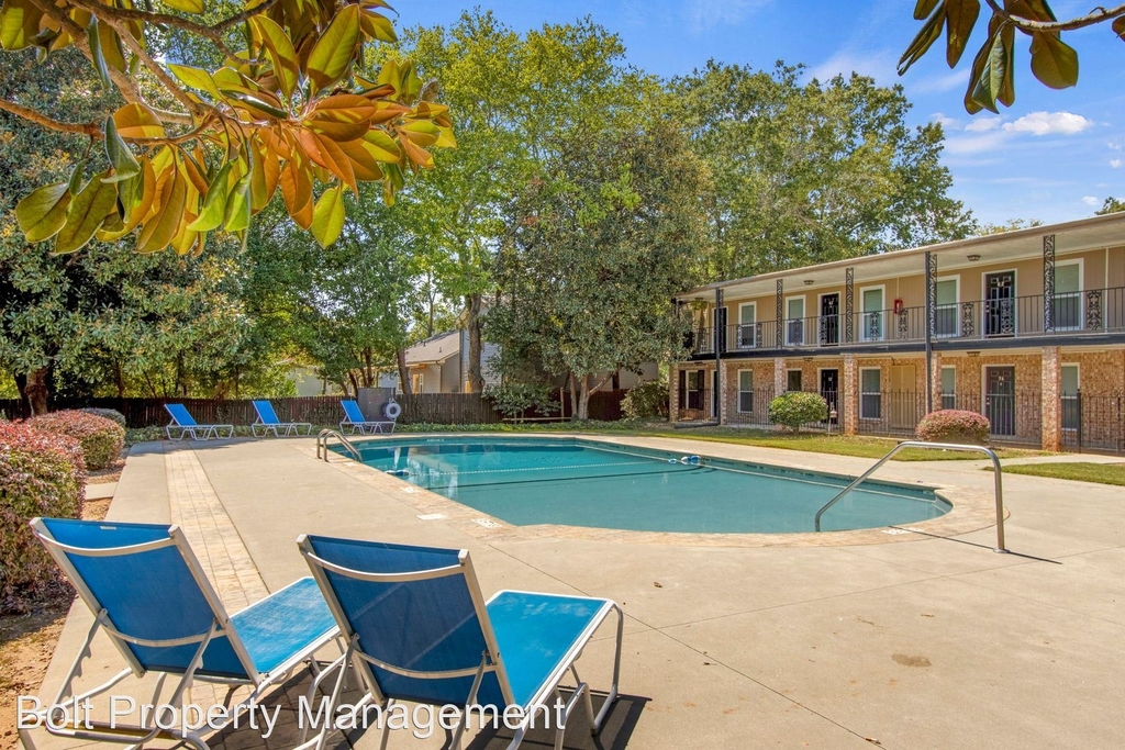 2413 Wade Hampton Blvd 864-244-0899 - Photo 9