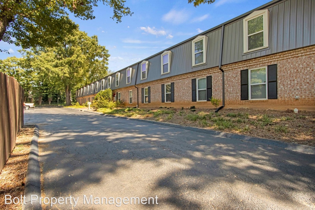 2413 Wade Hampton Blvd 864-244-0899 - Photo 8