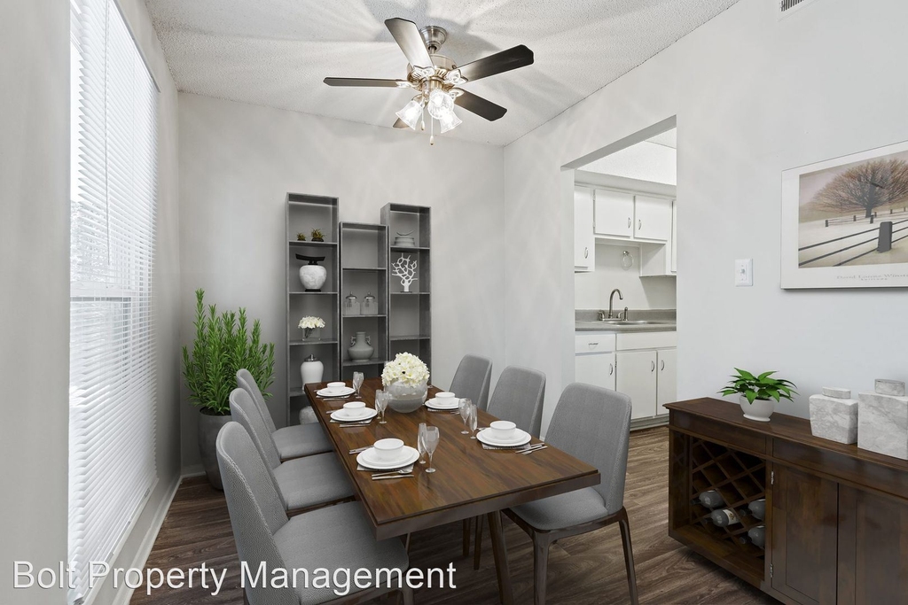 2413 Wade Hampton Blvd 864-244-0899 - Photo 0