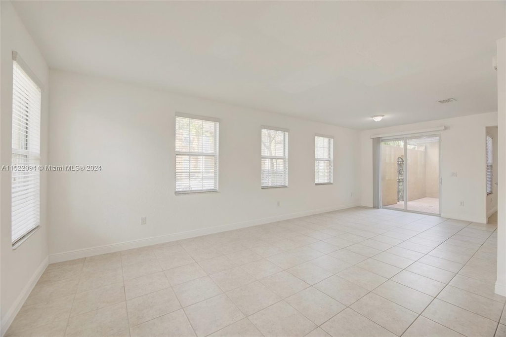 1133 Sw 147th Ter - Photo 2