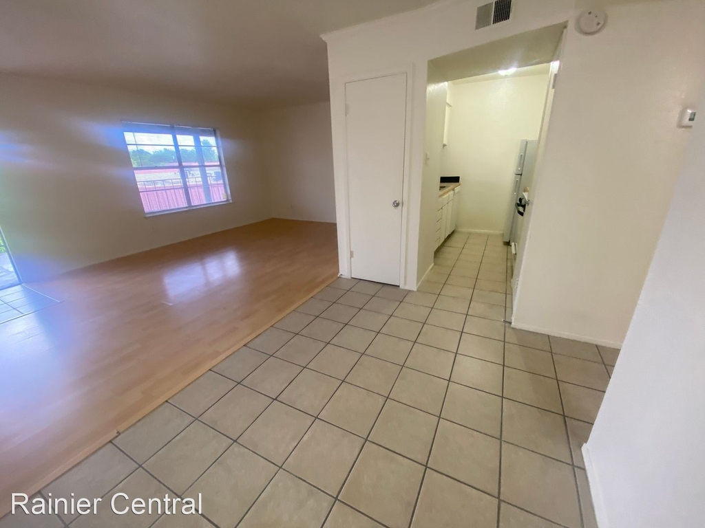 2207 Lawnmont - Photo 2