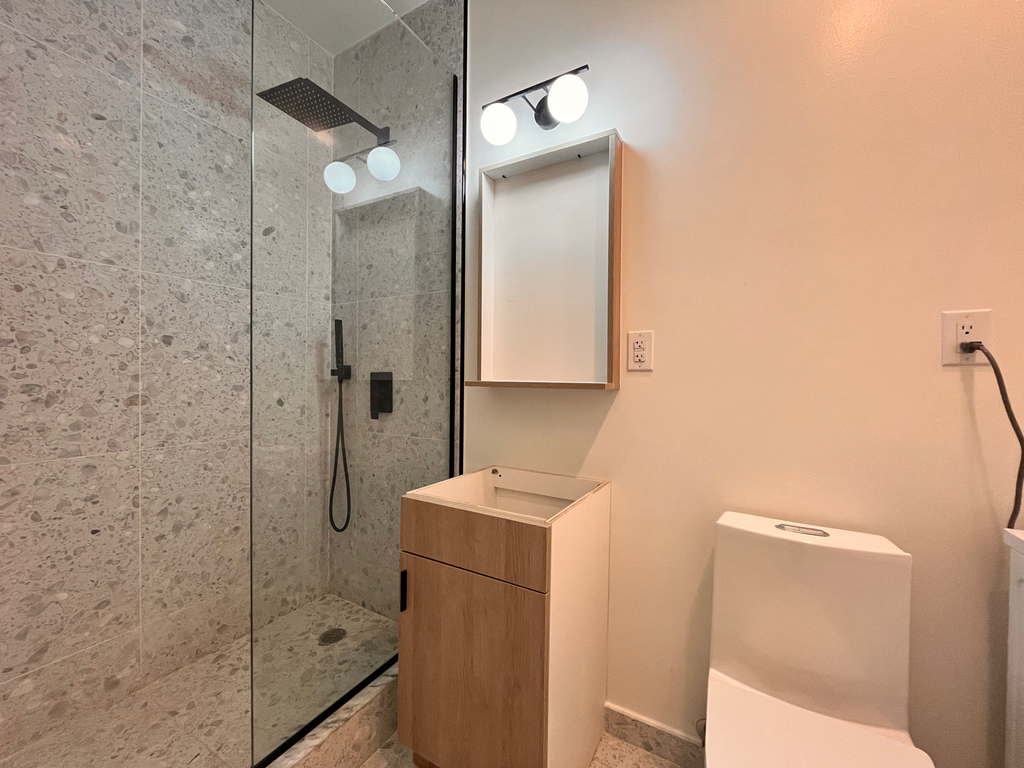 225 West 20th Street - Photo 3