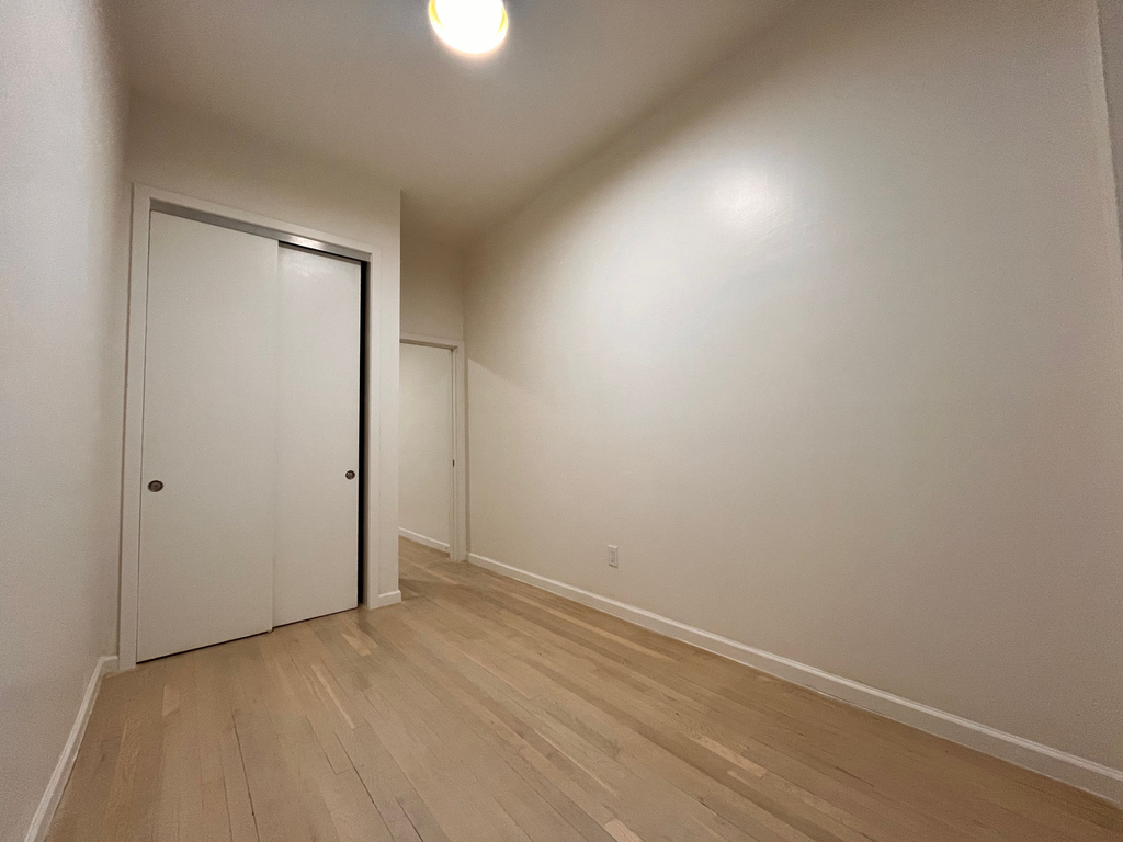 225 West 20th Street - Photo 0