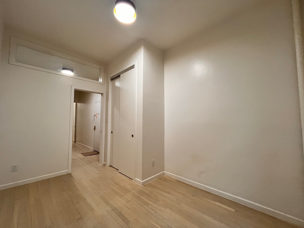 225 West 20th Street - Photo 7