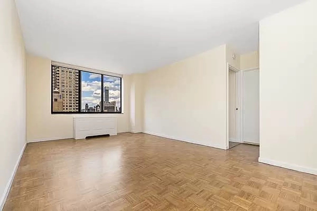 245 East 44th Street - Photo 4