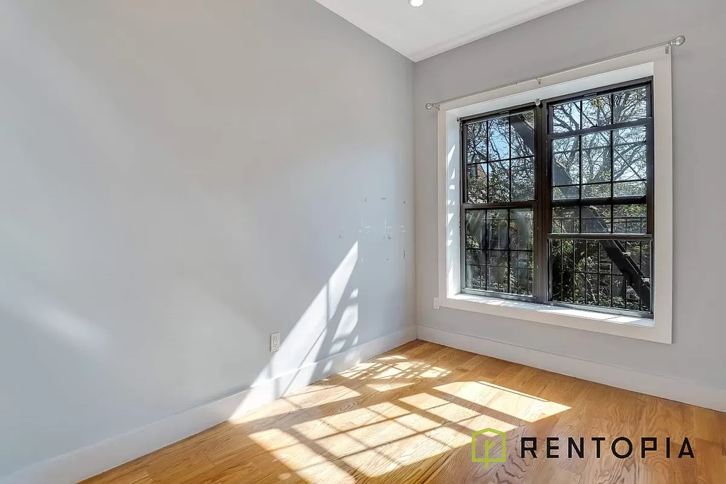 934 Lafayette Avenue - Photo 2