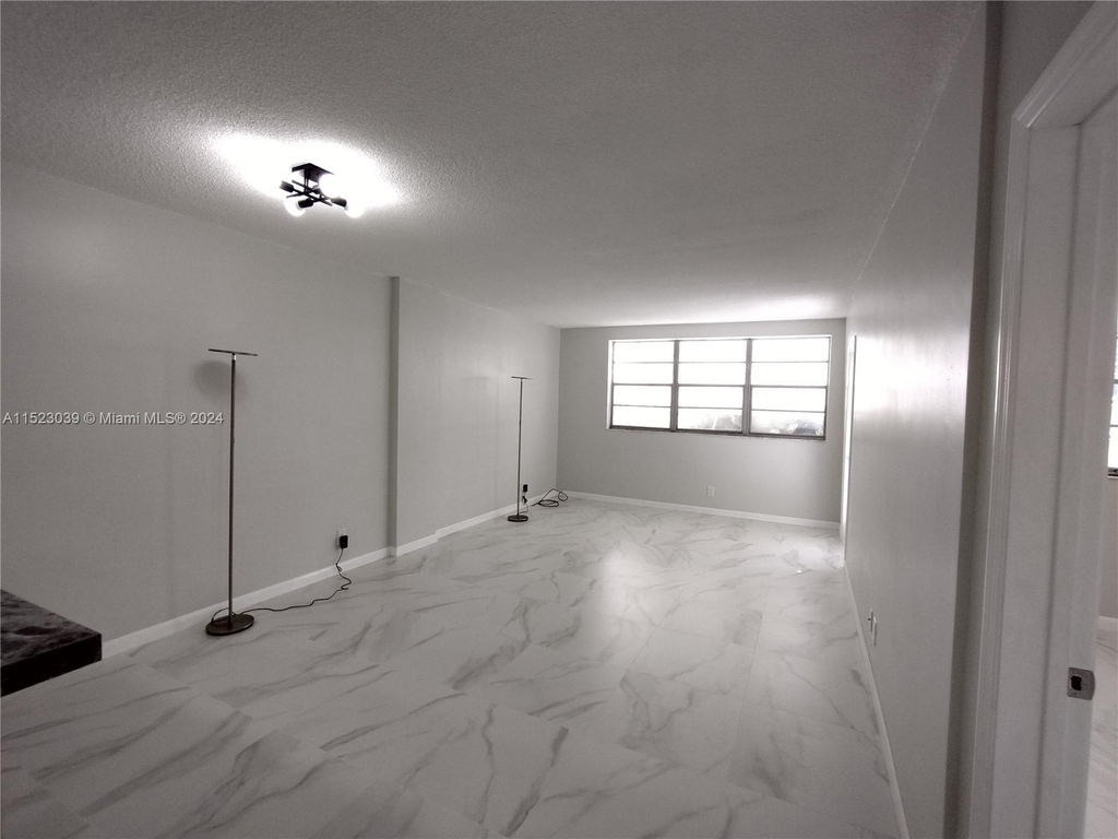 1333 E Hallandale Beach Blvd - Photo 5