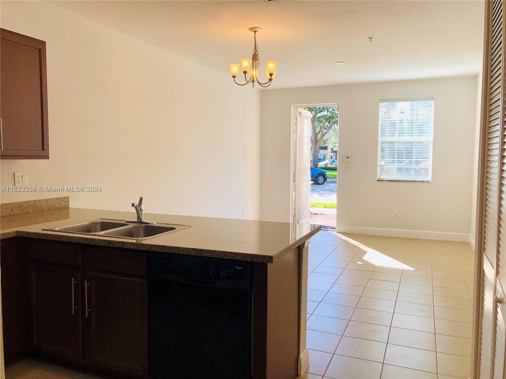 917 Sw 147th Ave - Photo 6