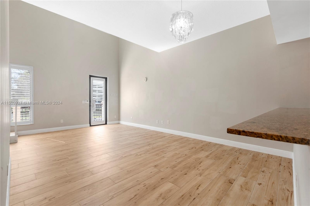 8395 Sw 73rd Ave - Photo 2