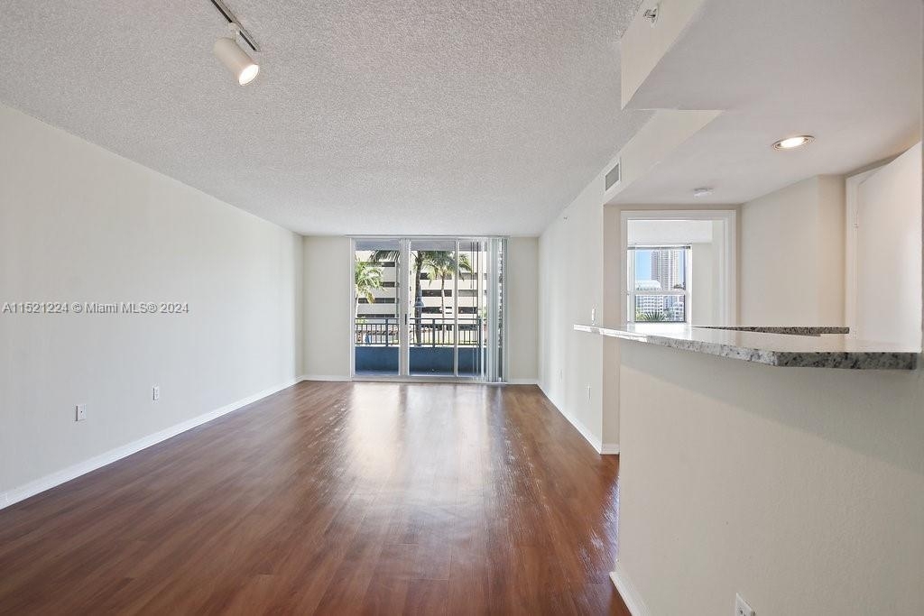 1111 Brickell Bay Dr - Photo 3