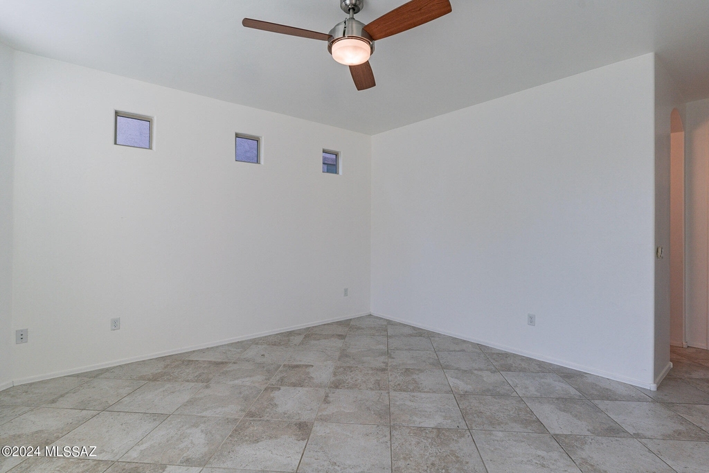 631 W Camino Sorpresa - Photo 10