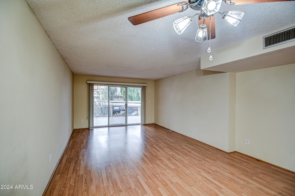 11048 N 28th Drive - Photo 4