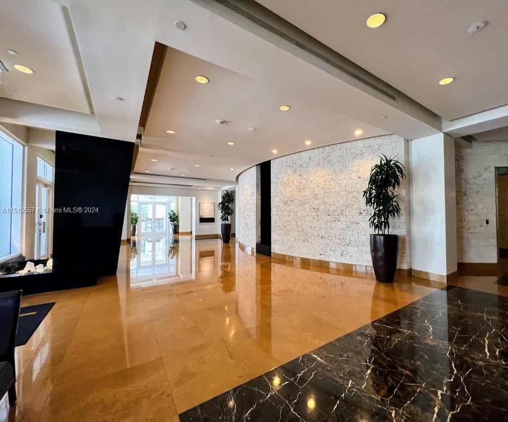 801 Brickell Key Blvd - Photo 5