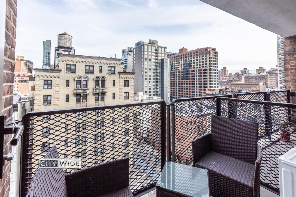 165 East 35th Street - Photo 3