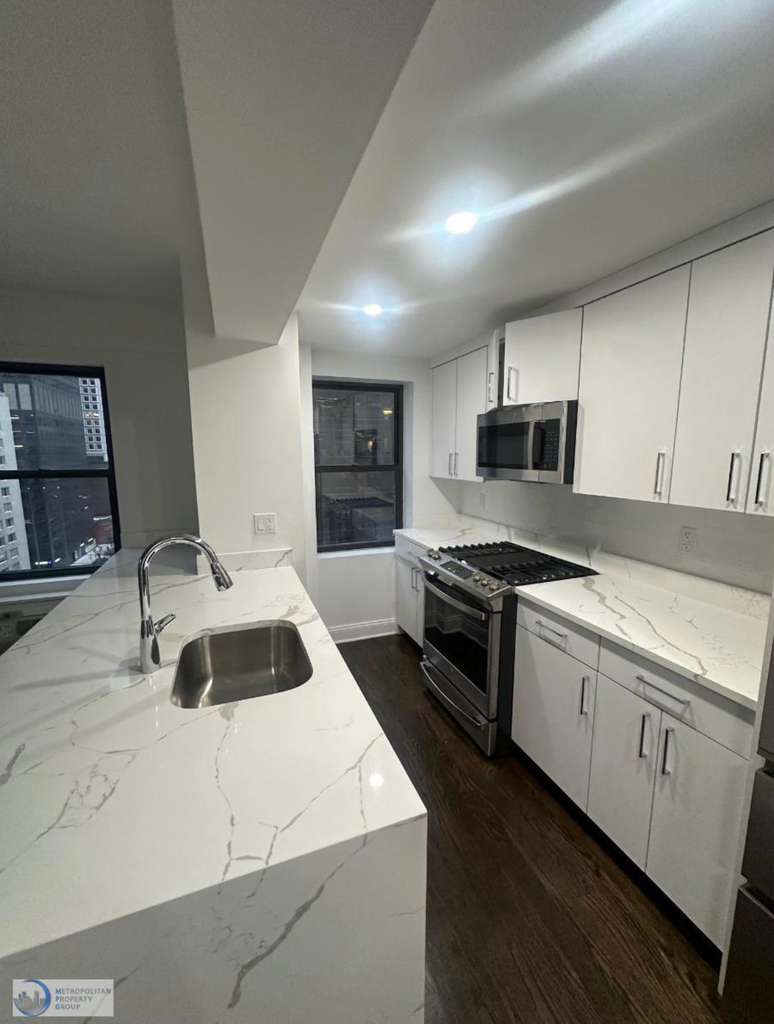 157 East 57th Street - Photo 1