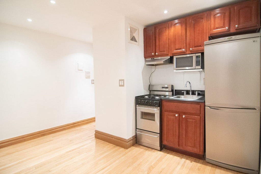 145 West 58th Street - Photo 3