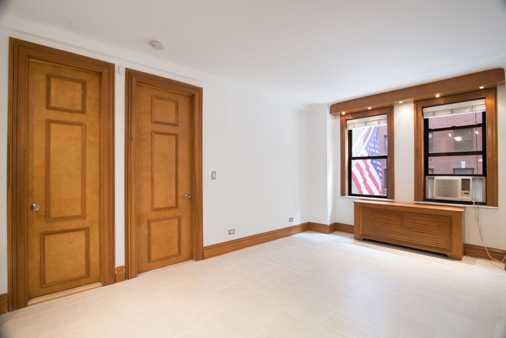 150 West 58th Street - Photo 1