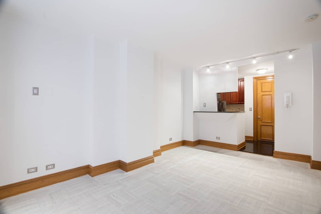 150 West 58th Street - Photo 3