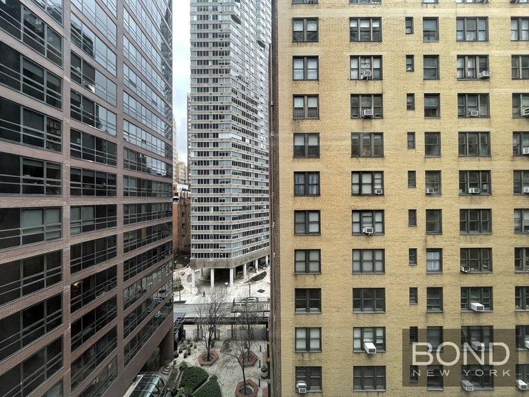 East 55th Street - Photo 2