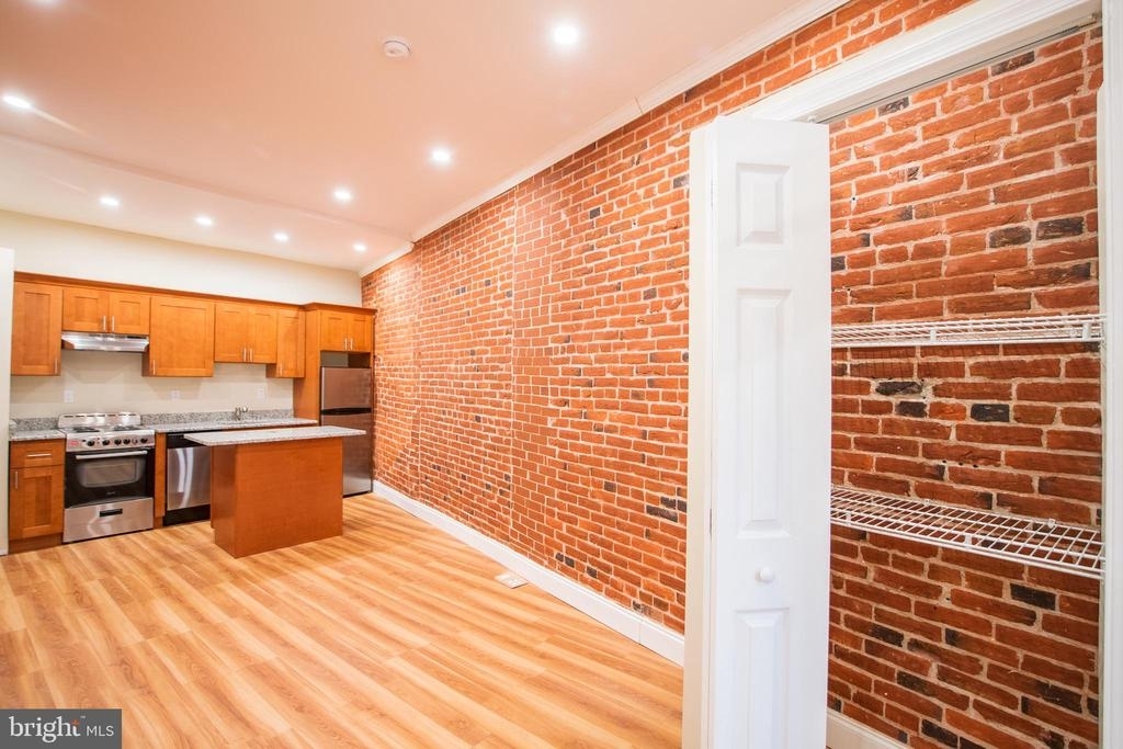 1122 E Passyunk Ave - Photo 3