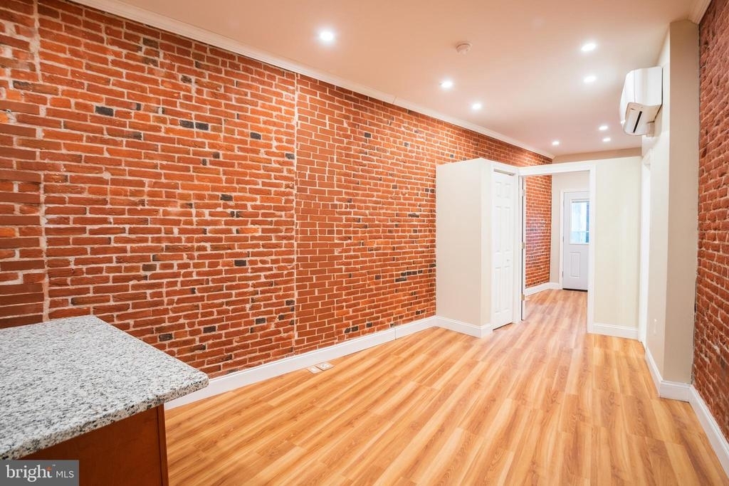 1122 E Passyunk Ave - Photo 1