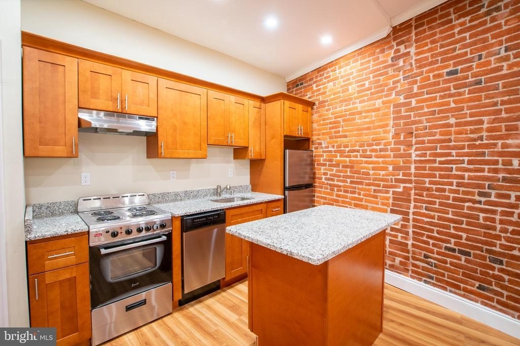 1122 E Passyunk Ave - Photo 2