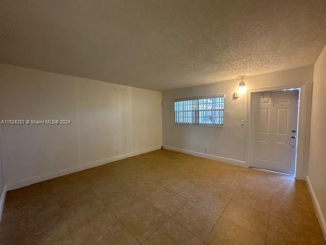 2900 Ne 17th Ave - Photo 2