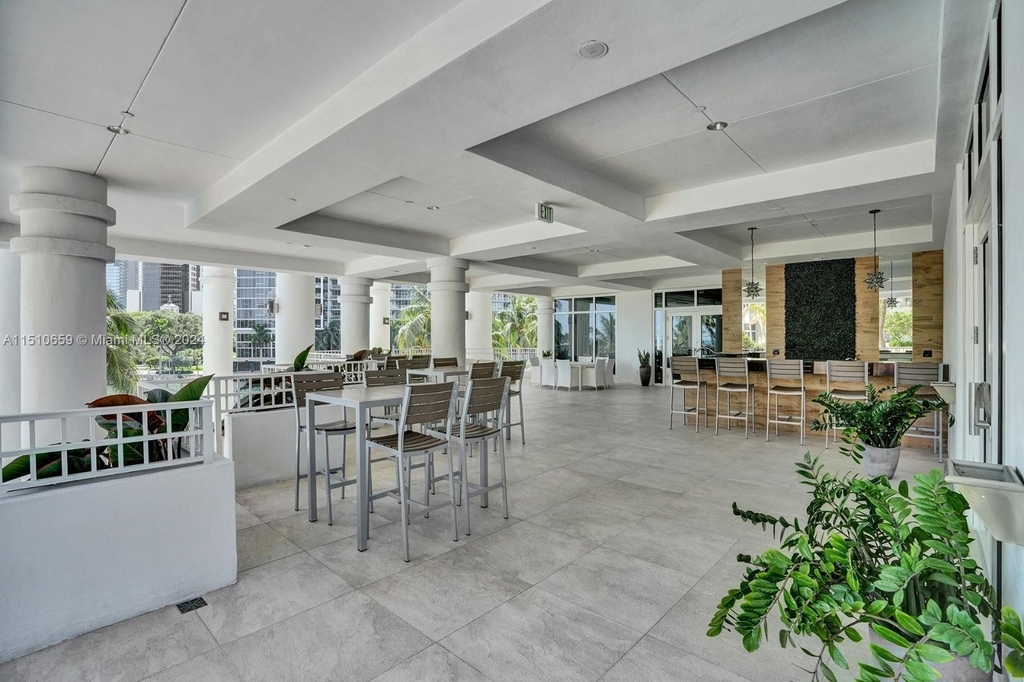 801 Brickell Key Blvd - Photo 21