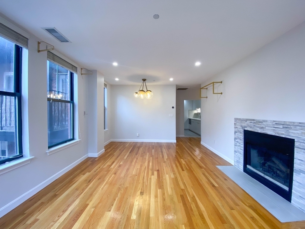 75 Clarendon St - Photo 2