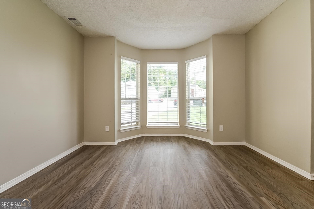 6089 Giles Court - Photo 2