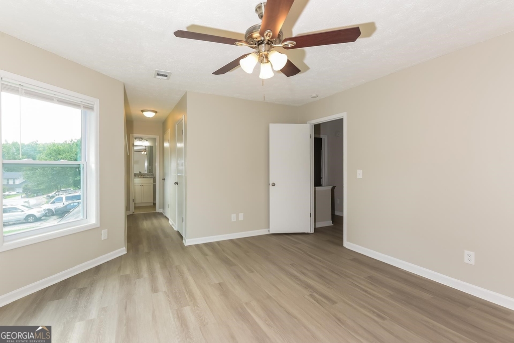 5052 Station Circle - Photo 7