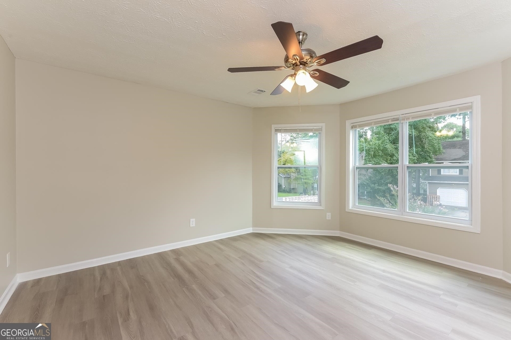 5052 Station Circle - Photo 8