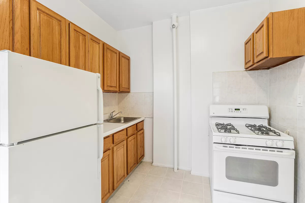 628 West 151st Street - Photo 7