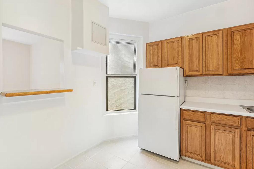 628 West 151st Street - Photo 6