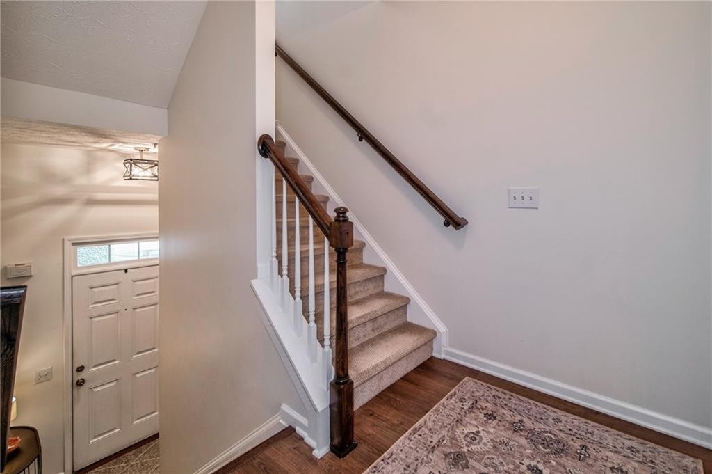 324 Village Circle - Photo 5