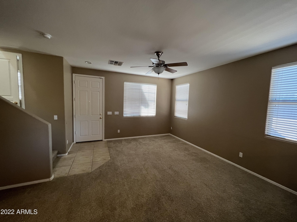 146 E Catclaw Street - Photo 6