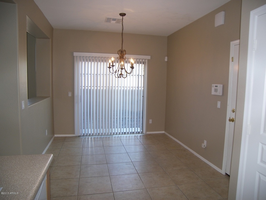 146 E Catclaw Street - Photo 5