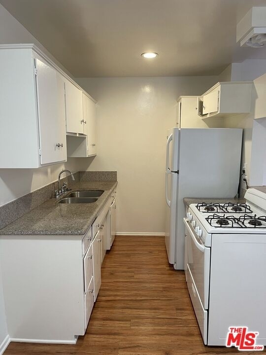 1620 Brockton Ave - Photo 6