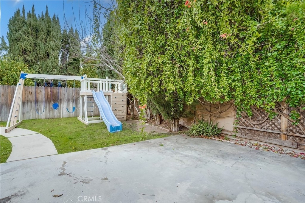 12557 Chandler Boulevard - Photo 25