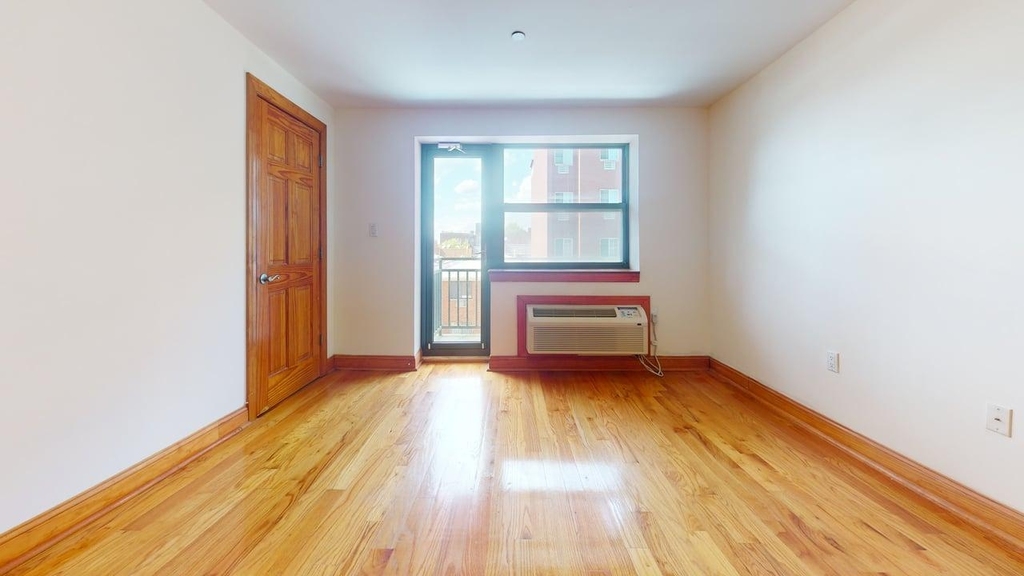 135-23 82nd Avenue, Briarwood NY 11435 - Photo 2