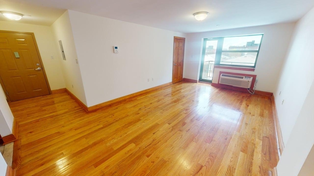 135-23 82nd Avenue, Briarwood NY 11435 - Photo 4