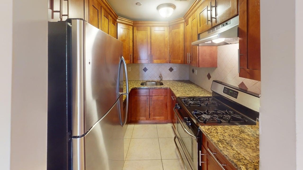 135-23 82nd Avenue, Briarwood NY 11435 - Photo 5