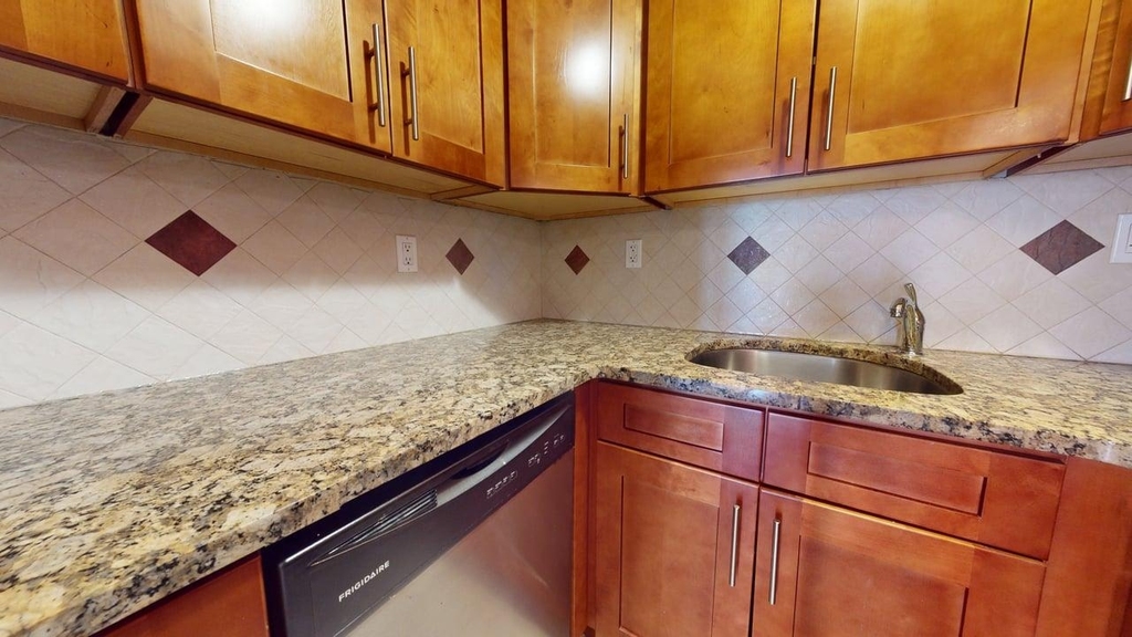 135-23 82nd Avenue, Briarwood NY 11435 - Photo 6