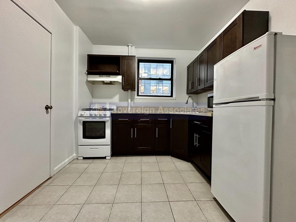 401 East 68th Street - Photo 5