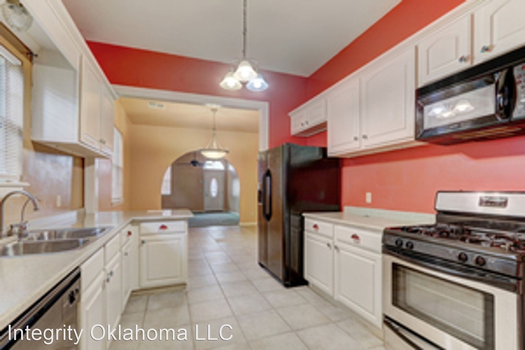 2124 Sw 30th St. - Photo 6