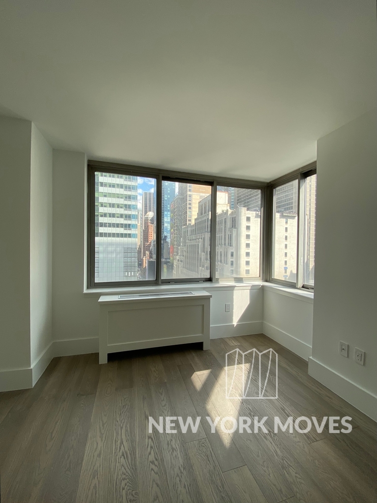  47th Street - Photo 5