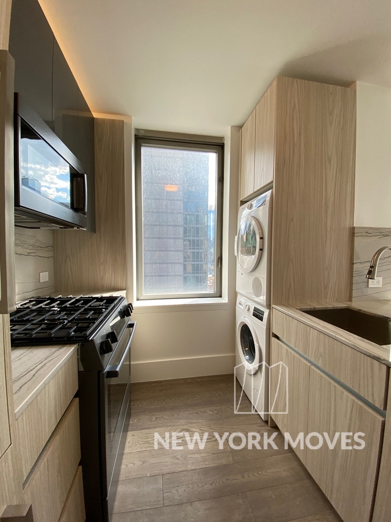  47th Street - Photo 0