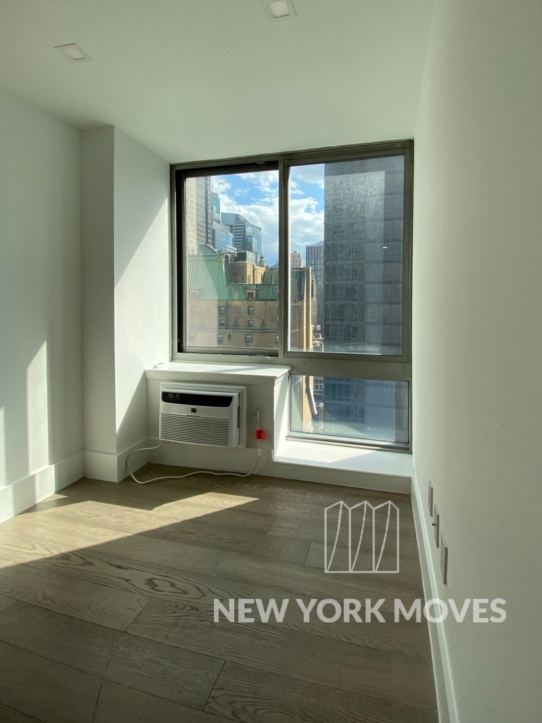  47th Street - Photo 2